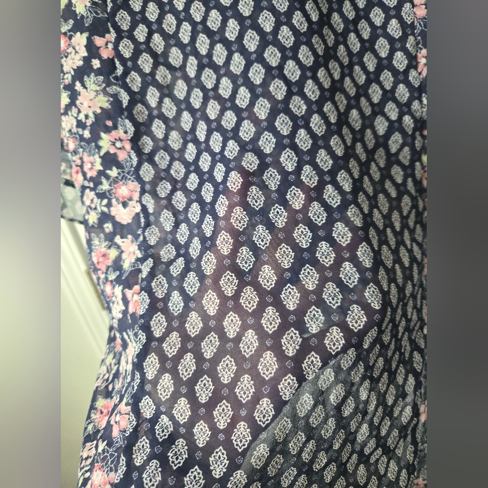 Jessica Simpson Navy Floral Blouse Size - Picture 5 of 5